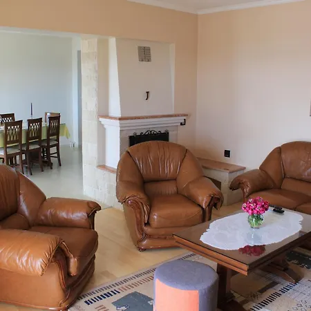 Cozy, Spacious Away From Home! Sea View Lägenhet