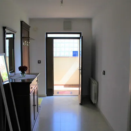 Lägenhet Cozy, Spacious Away From Home! Sea View Zadar